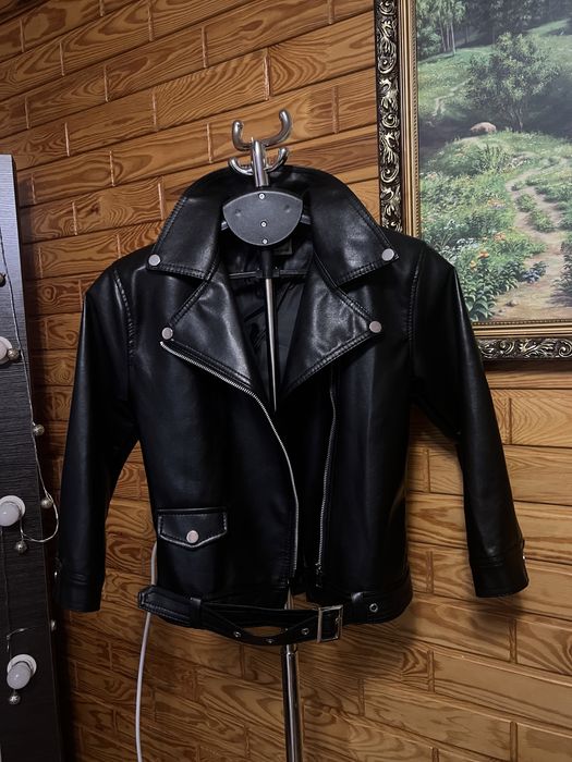 Стильна куртка-косуха з еко шкіри для дівчинки.