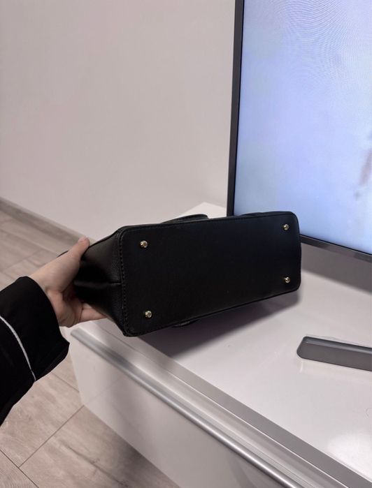 Продам сумку Guess