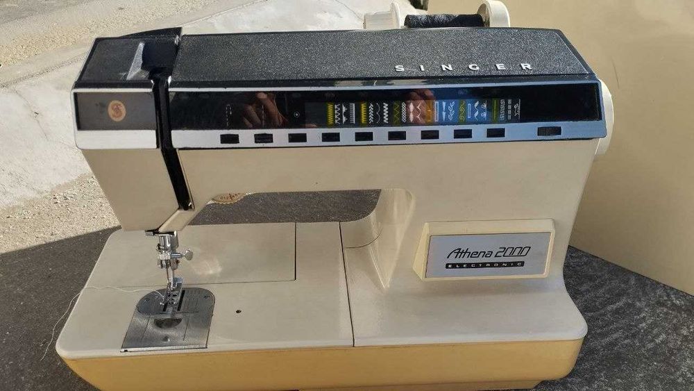 Máquina de Costura Singer Athena 2000 Electronic – Completa e Funcional