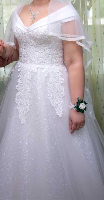 Шикарна весільна сукня