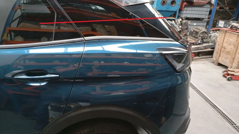 Painel trás esquerdo PEUGEOT 3008 II (M_)