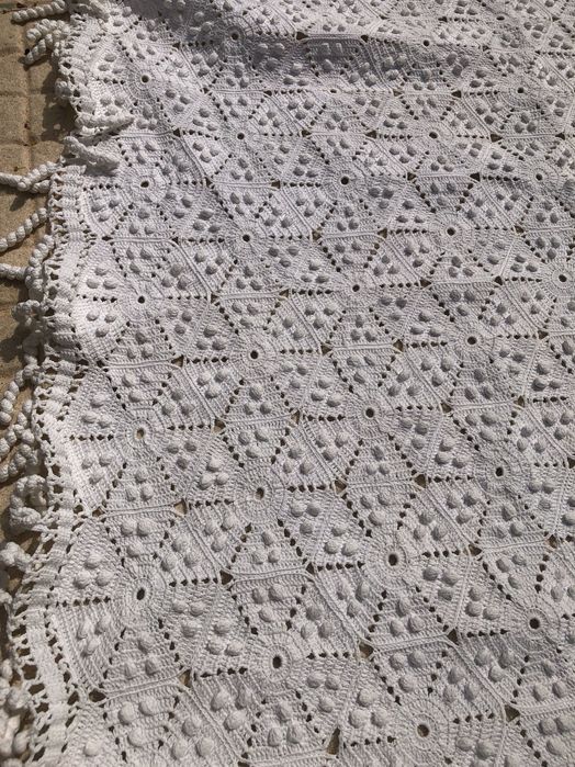 Colcha de renda feita à mão