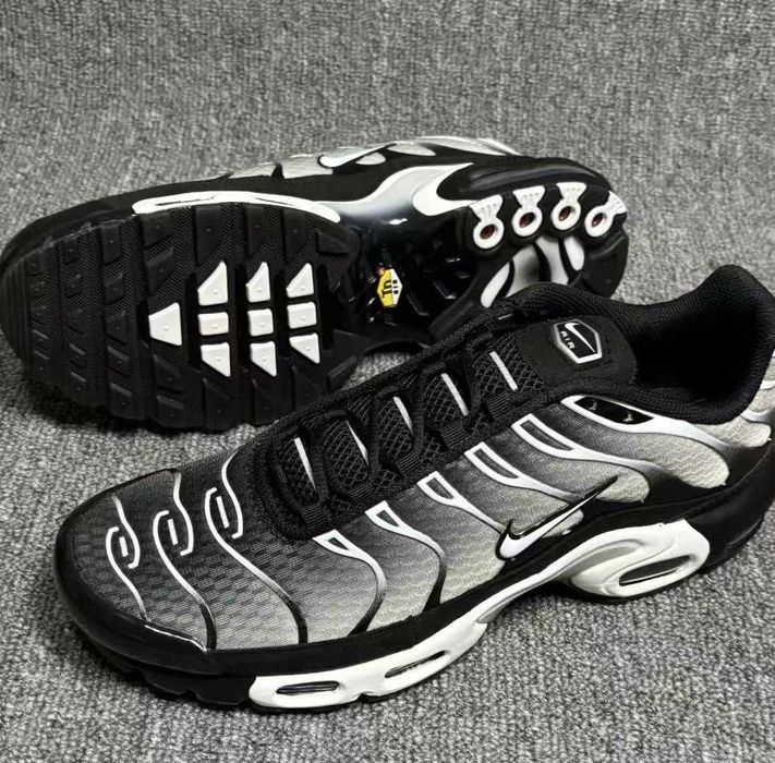 Air Max TN Plus metaliczne srebro R.45