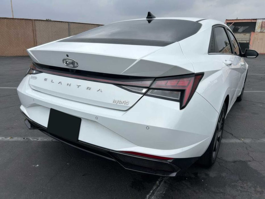 Hyundai Elantra Hyb Limited      2019