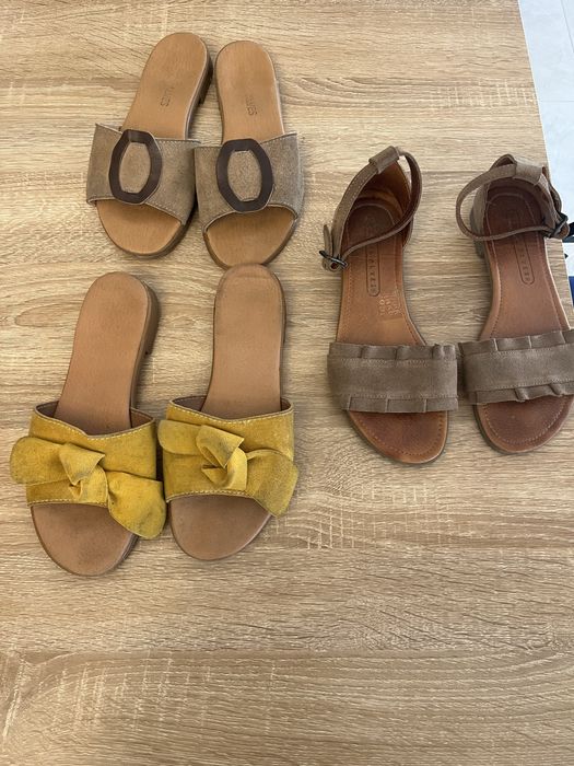 2 chinelos e 1 sandálias Manuel Alves