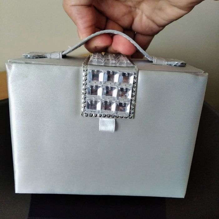 Zestaw przyborów do manicure i makijażu w walizeczce.NOWY.