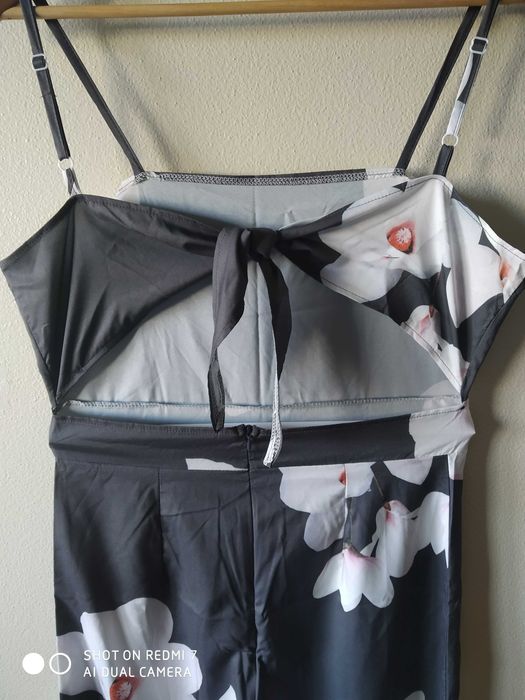 Macaco cinza, florido