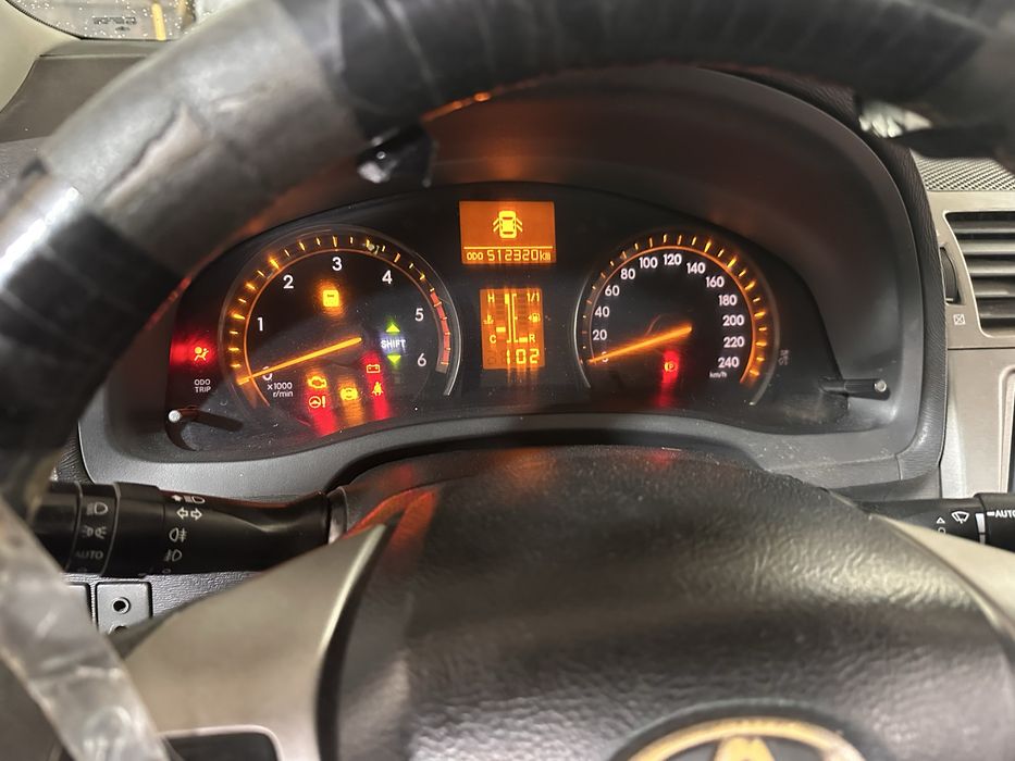 Toyota avenses 2.000