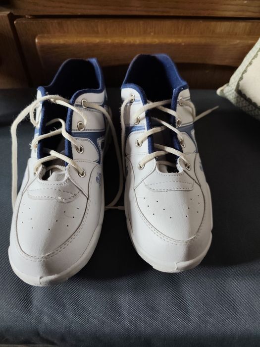 Buty do tenisa firmy JUNOPOL