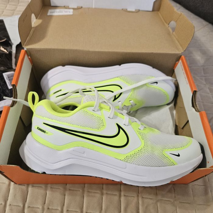 Кросівки Nike Cosmic Runner 38 розмір