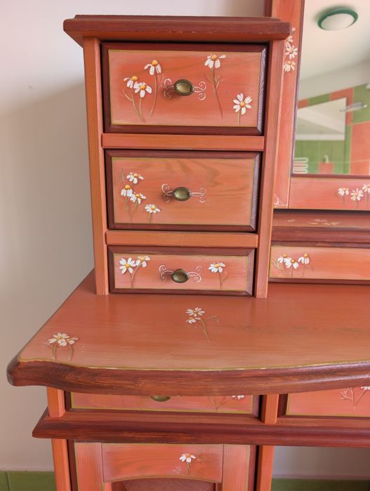 Toaletka ręcznie malowana