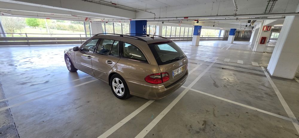 Vendo Mercedes-Benz E 200, fase 2, Versão T Elegance)  do ano 2008.