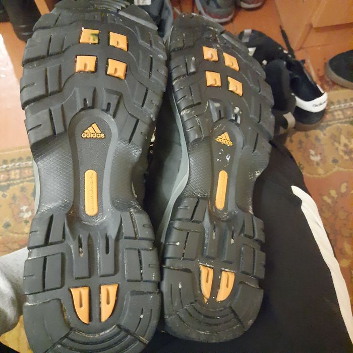 Продам кросівки адідас на горетексі