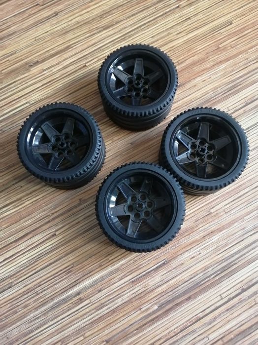 Деталі Lego technic . Колеса. Панелі. Рамки.