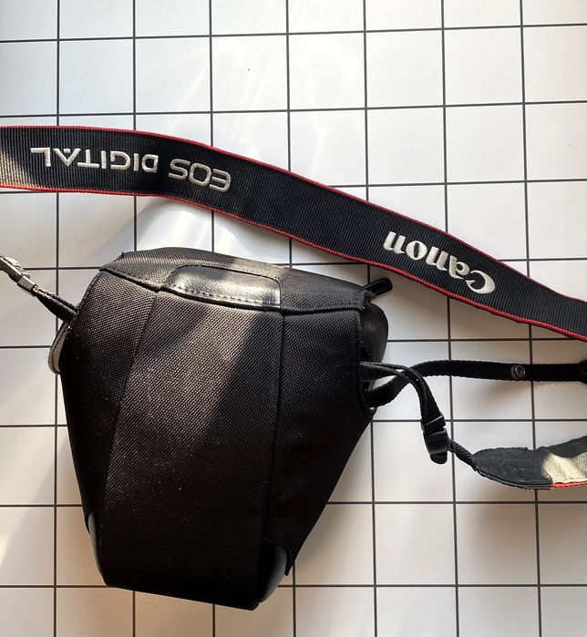 Canon  EOS Rebel T2i + case + 2 sd cards: 4 gb/ 64 gb