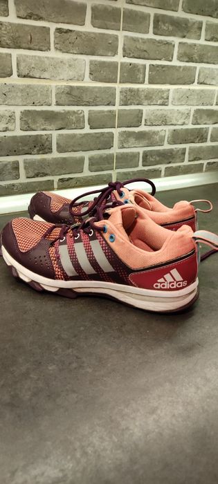 Buty sportowe damskie