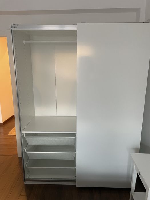 2 Roupeiros IKEA PAX + Portas HASVIK + Interiores KOMPLEMENT