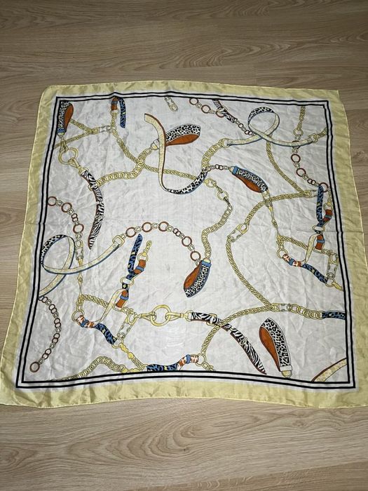 Хустка у стилі Hermes