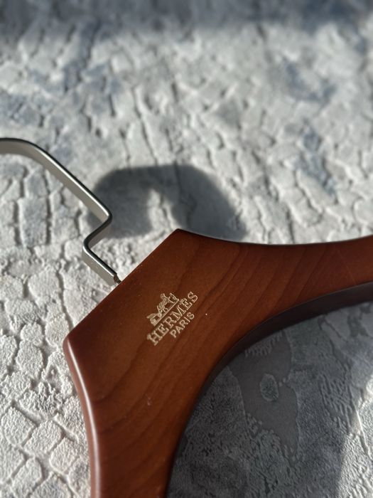 Вешалка для одежди Hermes деревянная