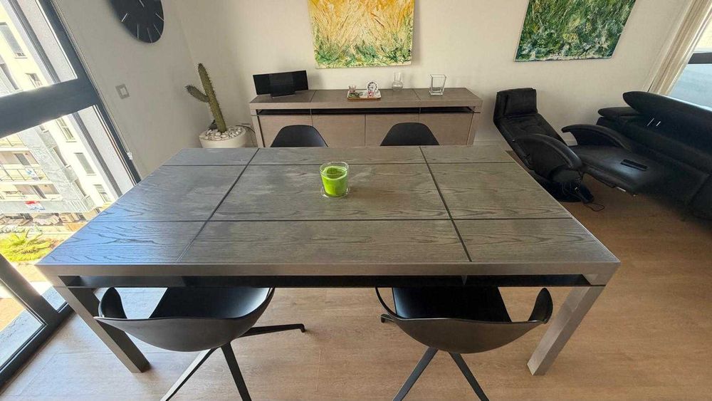 Vendo mesa de sala e aparador