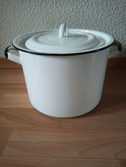 Продаю кастрюлю, 8 л. Днепр