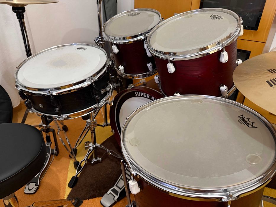 Yamaha Stage Custom Advantage Nouveau + peles profissionais + Suportes