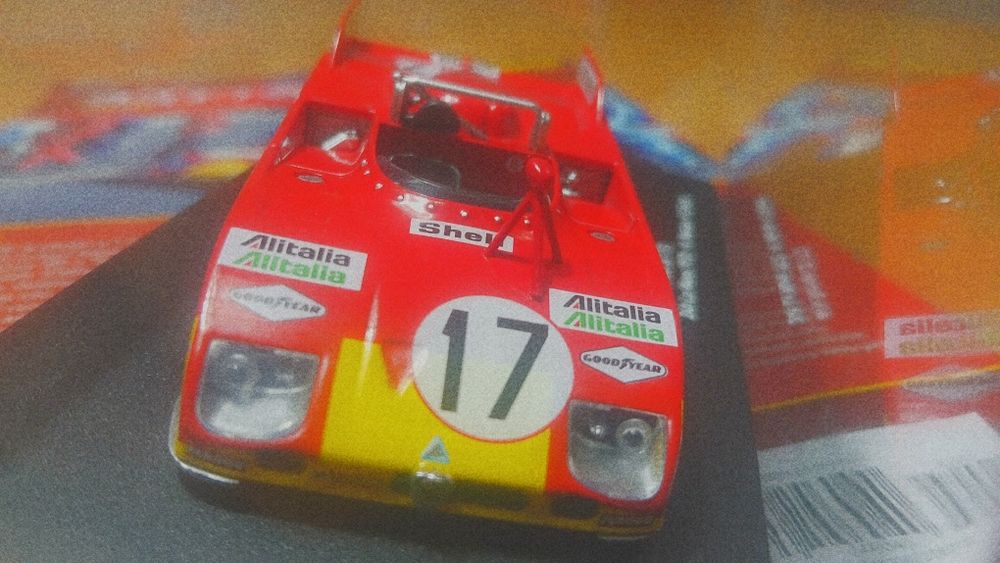 Miniaturas 1/43 Alfa Romeu Giulia e 33Tt em estado novo