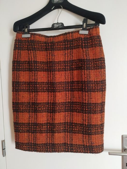 Vendo Saia de lã em tons de laranja e castanho