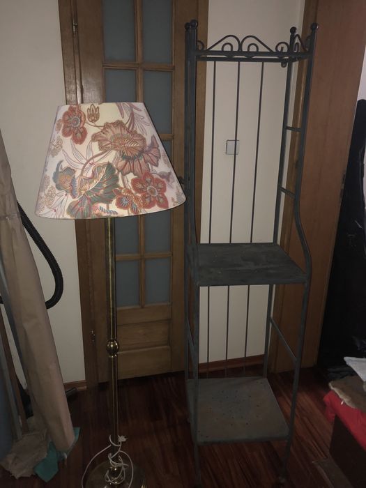 Lampa stojąca mosiężna, regalik stalowy