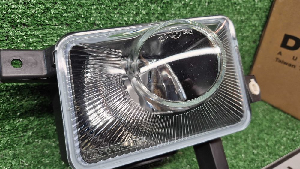 Farol Nevoeiro Frente Direito Opel Corsa C X01 Combo C 2000 a 2012 Ref. 442-2016R-UE NOVO DEPO