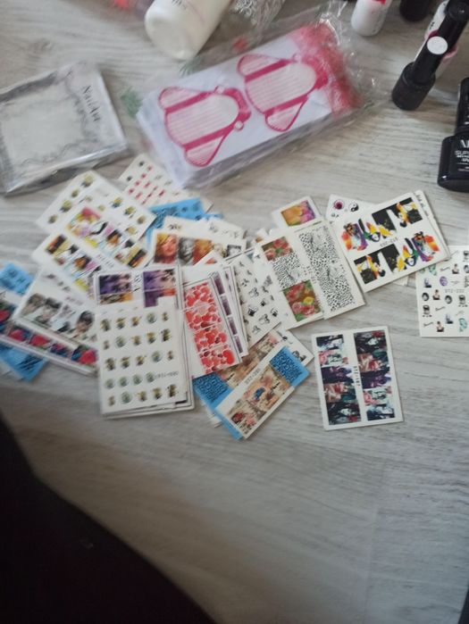 Zestaw do paznokci żele 58 lakiery 26 pyłki