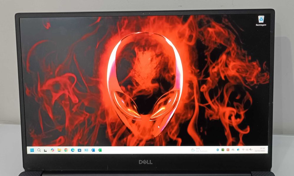 Dell Precision 15 5540 - Ecrã 15.6 FHD - Core i5 - Gráfica Dedicada - 16GB RAM - SSD+HDD