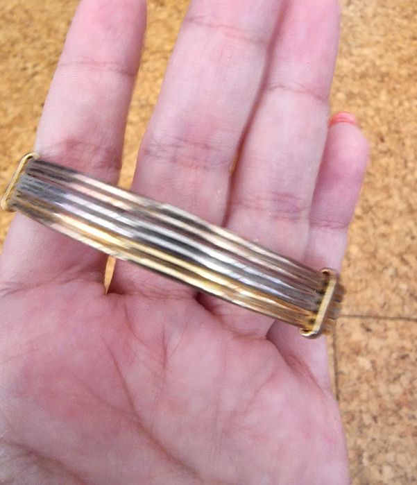 Pulseira metalizada prateada e dourada