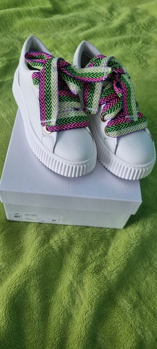 L'estrosa rozmiar 37