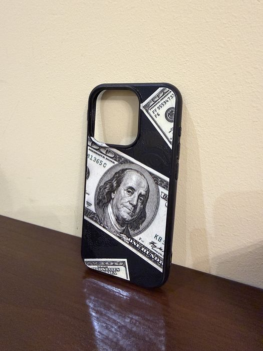 Чехол на iPhone 15 Pro від Custom Studio