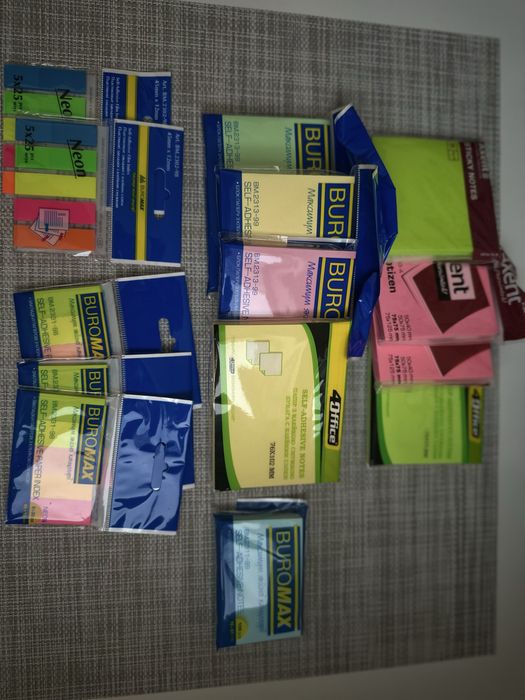 Канцтовари ручки карандаши маркери папір папки скоби скріпки