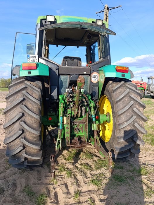 John Deere 6600.
