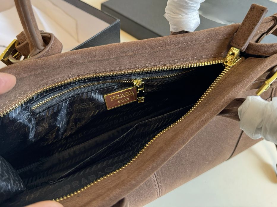 Сумка prada — замшева, коричнева