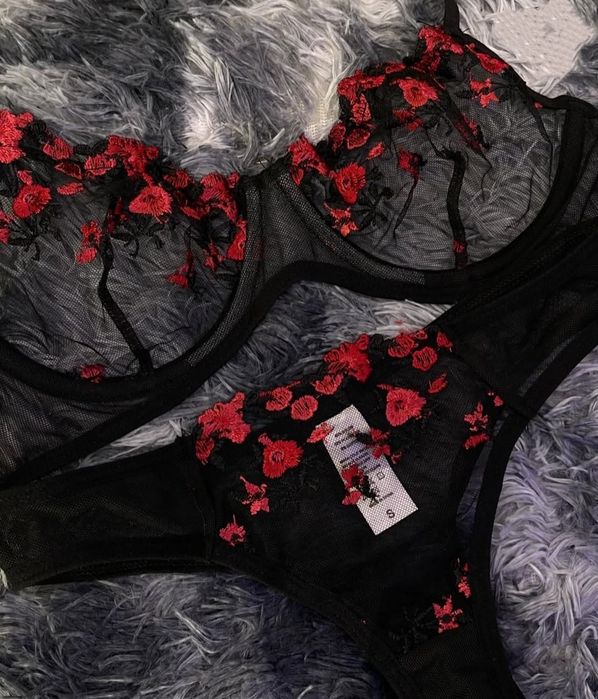 Кружевной комплект с цветочным принтом