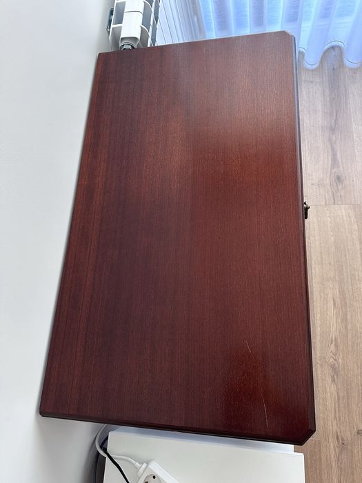 Móvel de apoio em mogno