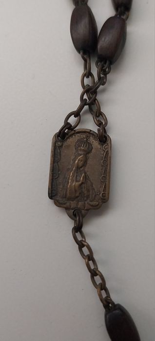 Terço antigo possivelmente em pau preto