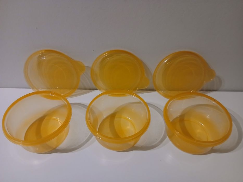 Três caixas plásticas para alimentos