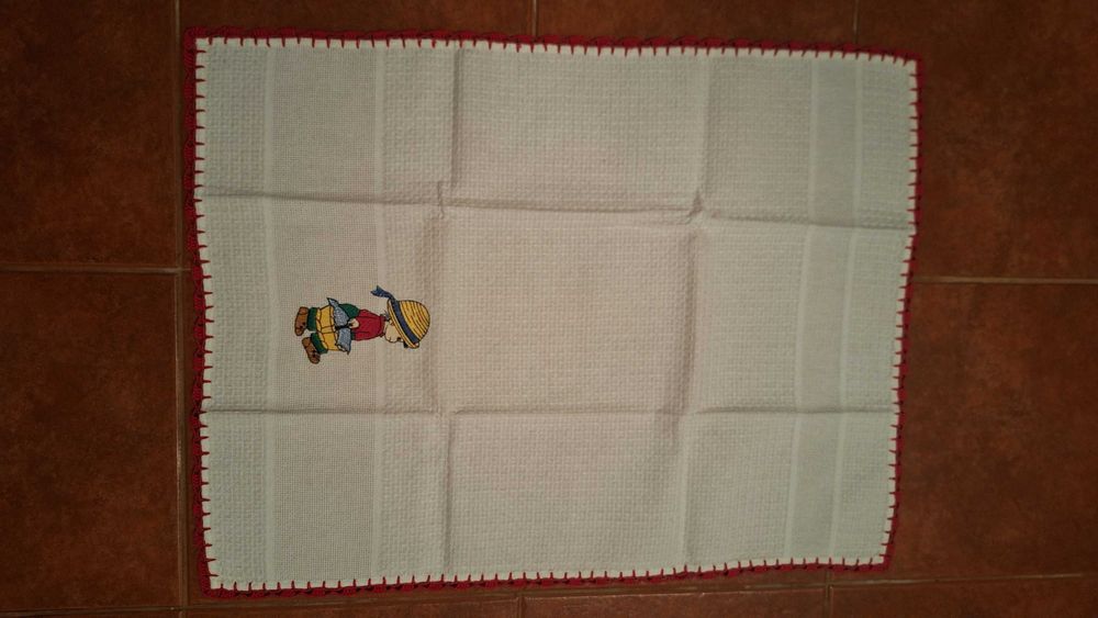 Pano de cozinha bordado a mão