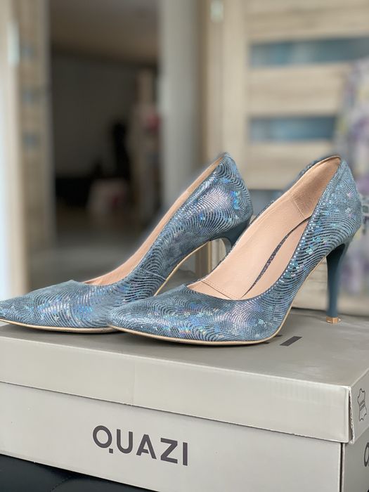 Połyskujące Szpilki Quazi 35