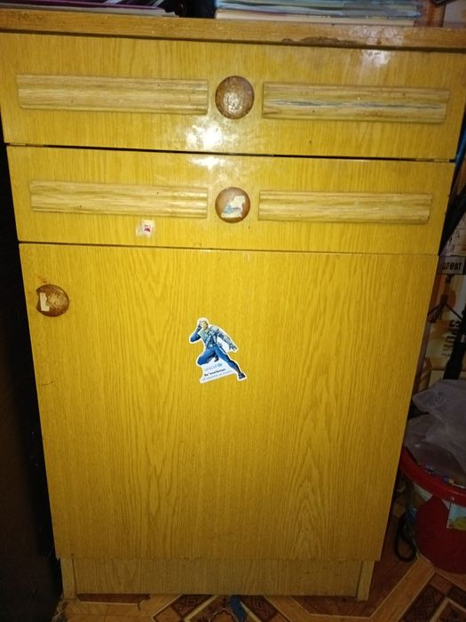 Прикроватні тумбочки