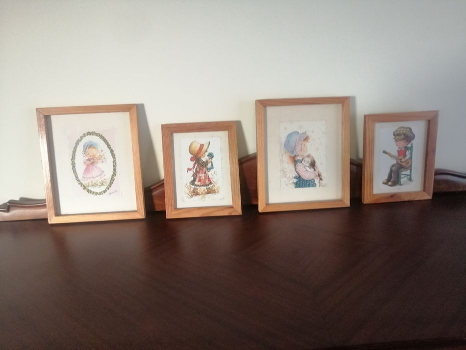 Quadros antigos e borboletas