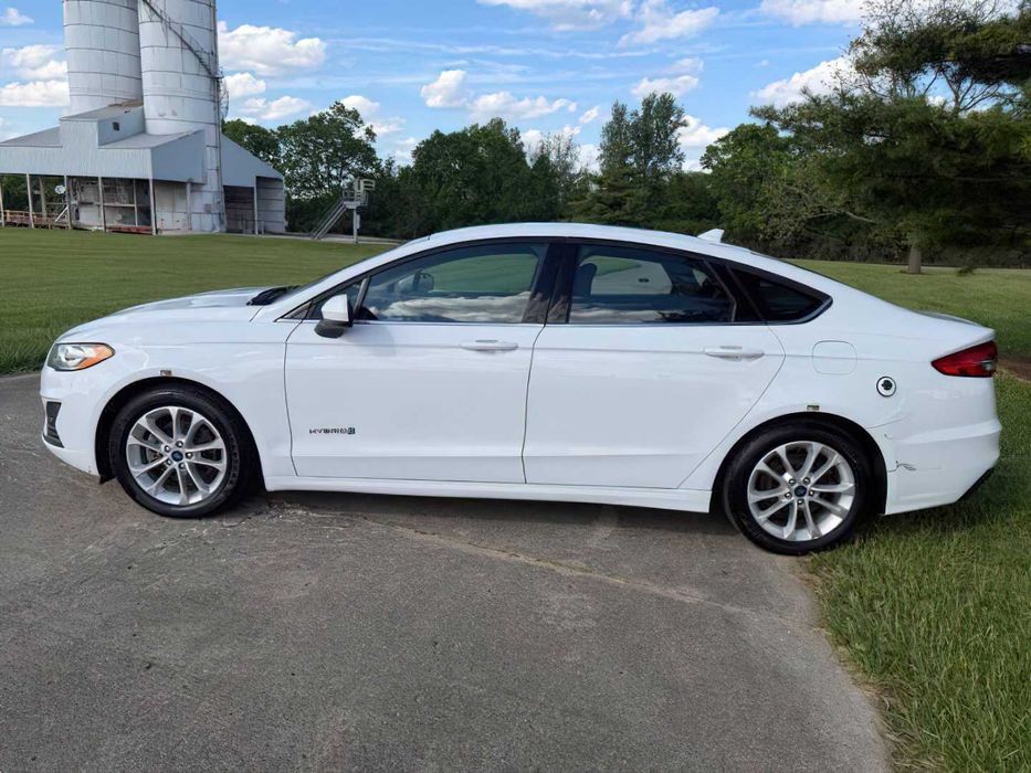 Ford Fusion Titanium Hybrid      2019