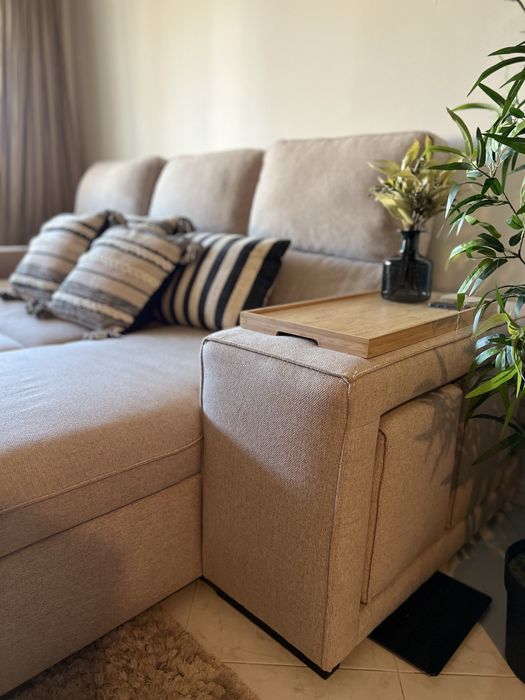 Sofá chaise-long Conforama com arrumação