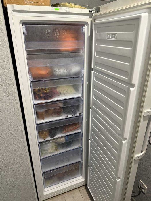 Морозильна камера Beko, No Frost