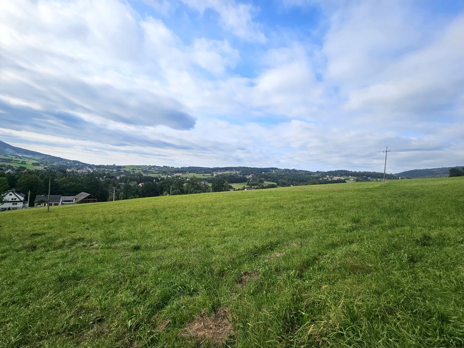 Widokowa działka budowlana z mediami na skraju lasu 10 arów